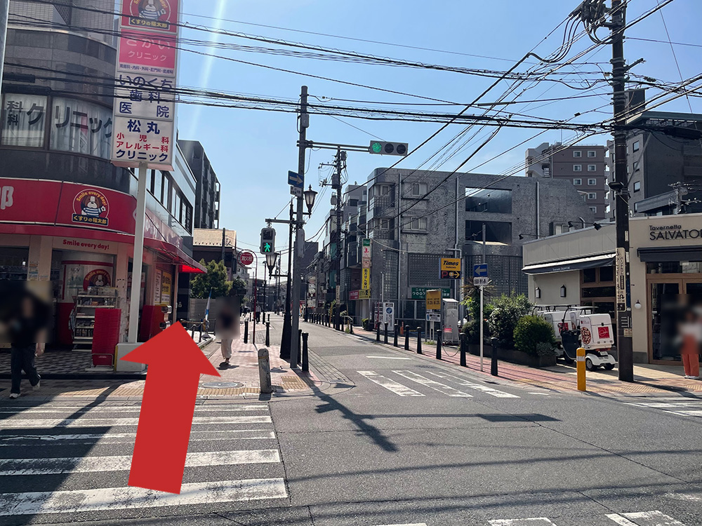 １つ目の信号を渡ります。