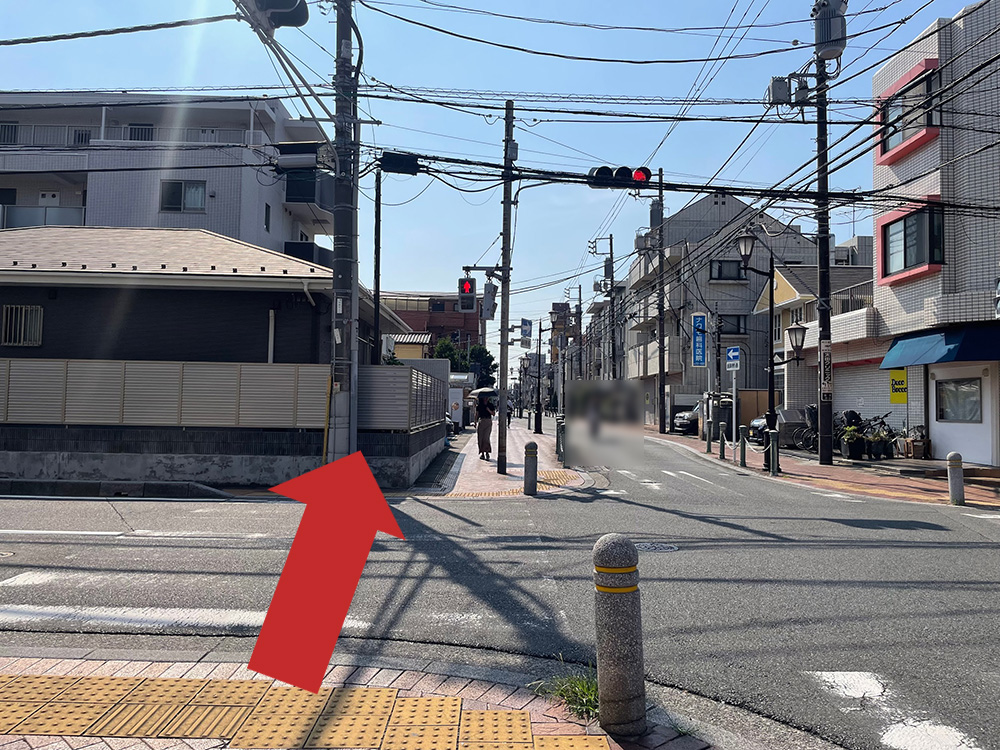 ３つ目の信号を渡ります。